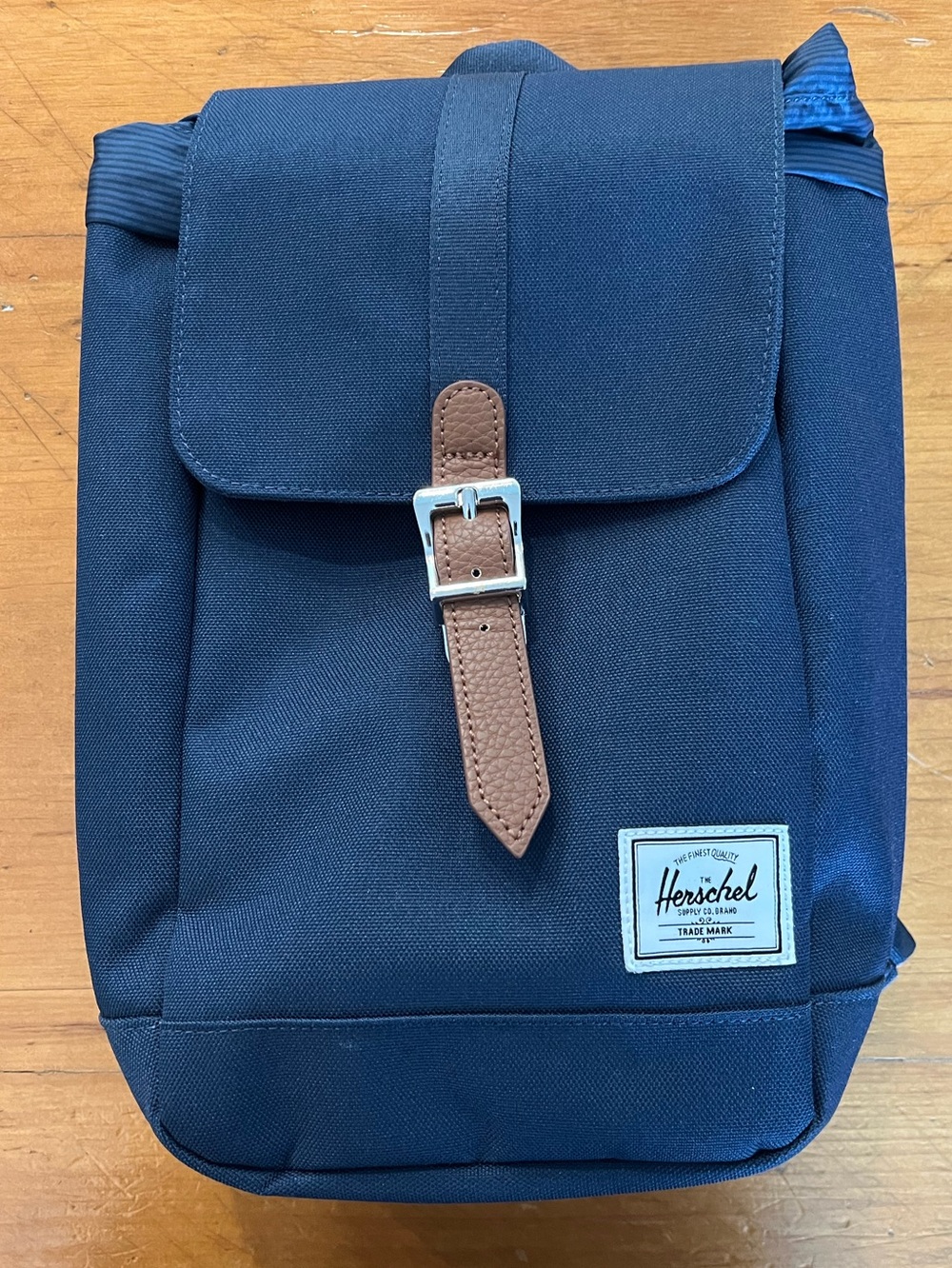 Hershel Retreat 5L Sling Bag Navy Blue Brand New WOT